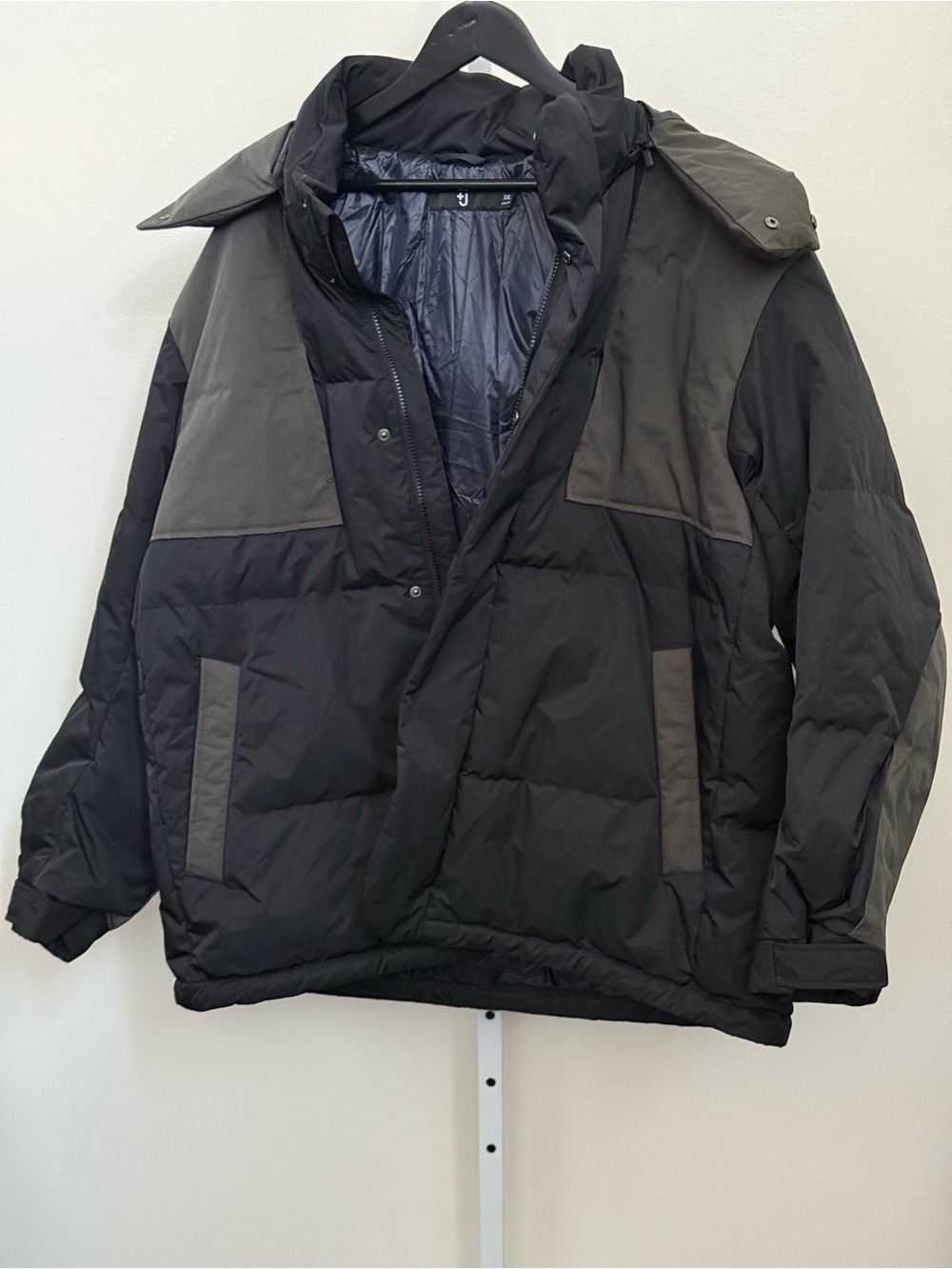 Uniqlo +J Men's Black Puffer Jacket with Dark Gray Accents